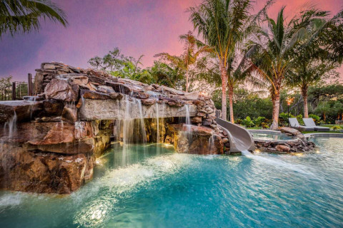 Luxury-Pools-With-Waterfalls10