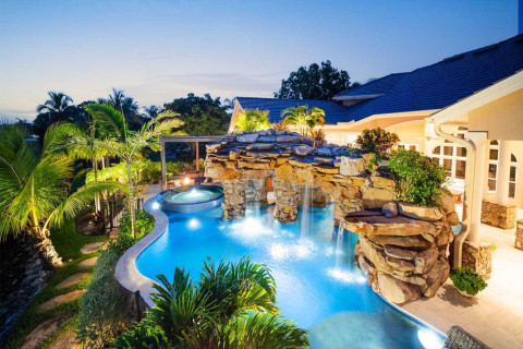Luxury-Pools-With-Waterfalls4