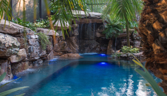 Large Grotto and in pool seating