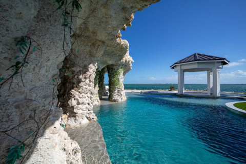 Luxury-Outdoor-Stuctures-11