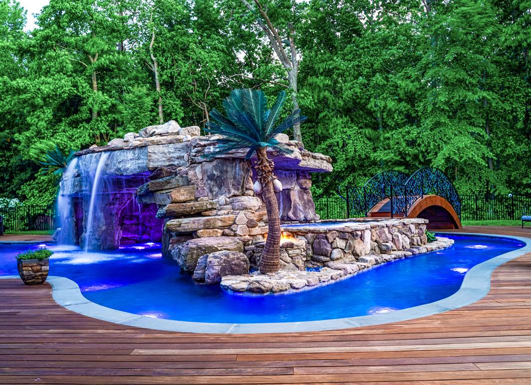 Luxury Pools With Lazy River